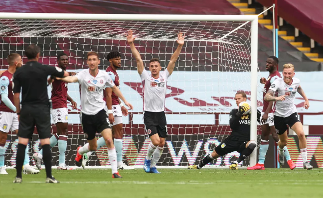 Duelo entre Aston Villa e Sheffield United tem polêmica com tecnologia da linha do gol 