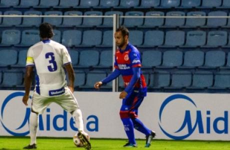 Campeão com o Votuporanguense em 2018, atacante assina com time catarinense