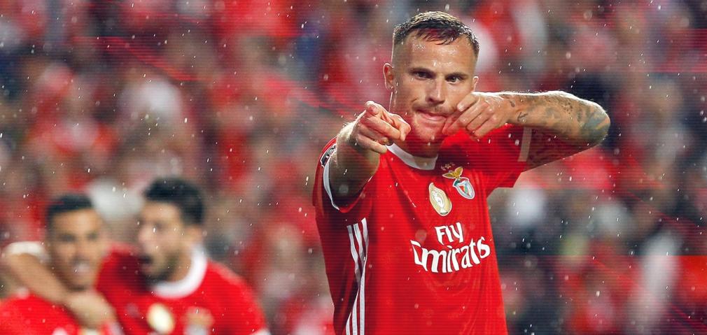 PORTUGUÊS: Com dois a mais, Benfica vira aos 42’/2T e iguala líder