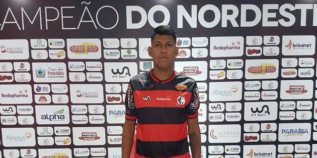 Garoto de 17 anos assina com Campinense: “É um sonho se realizando”