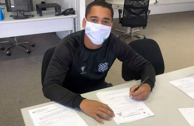 Após contrato se encerrar, Figueirense acerta com lateral até 2021