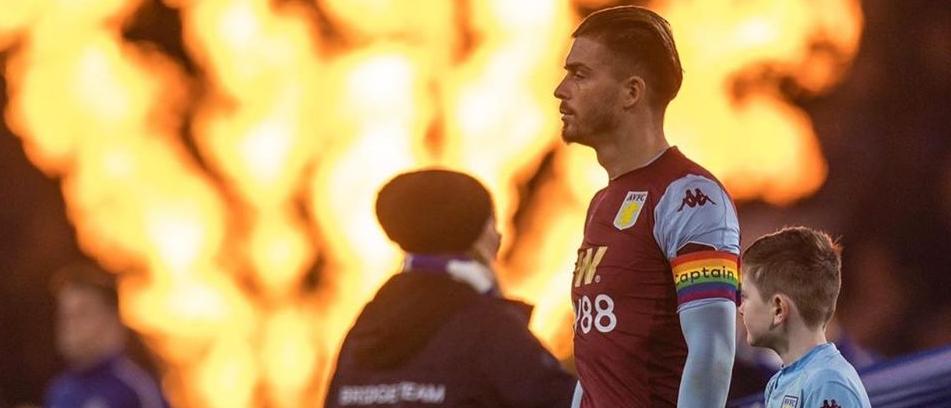 Meia de clube inglês irá depor após ser acusado de bater sua Range Rover e fugir