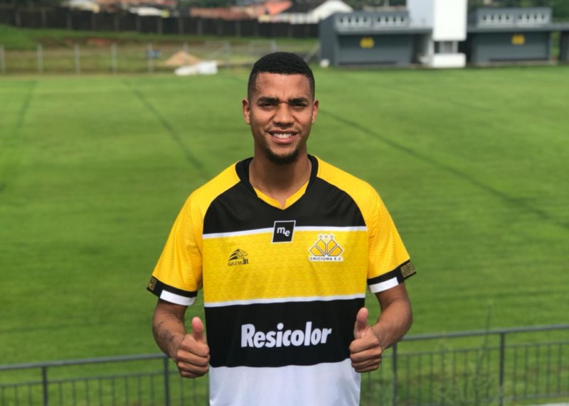 Em comum acordo, Criciúma rescinde contrato com atacante de 4 jogos