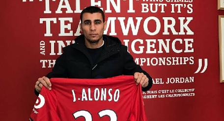 ‘Trabalhando para fechar’, diz agente sobre negociação entre time mineiro e zagueiro