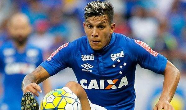 Cruzeiro faz proposta por volante argentino e presidente diz: ‘Depende dele’