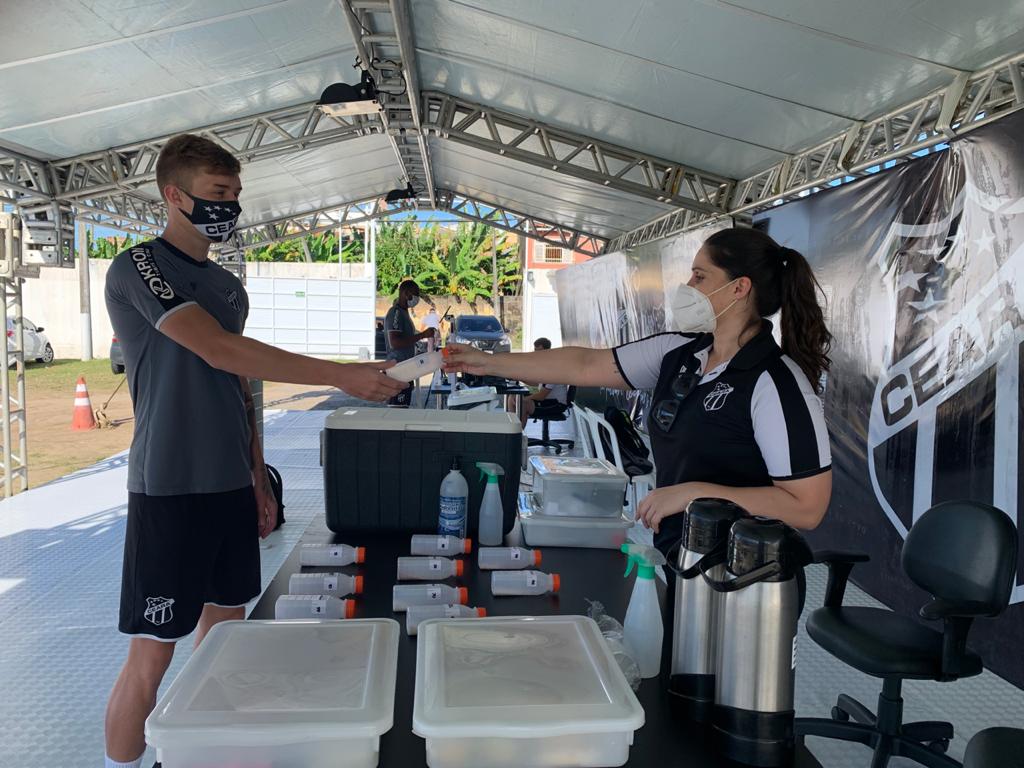 Após 2ª bateria, time do Brasileirão anuncia que não há casos de covid no elenco