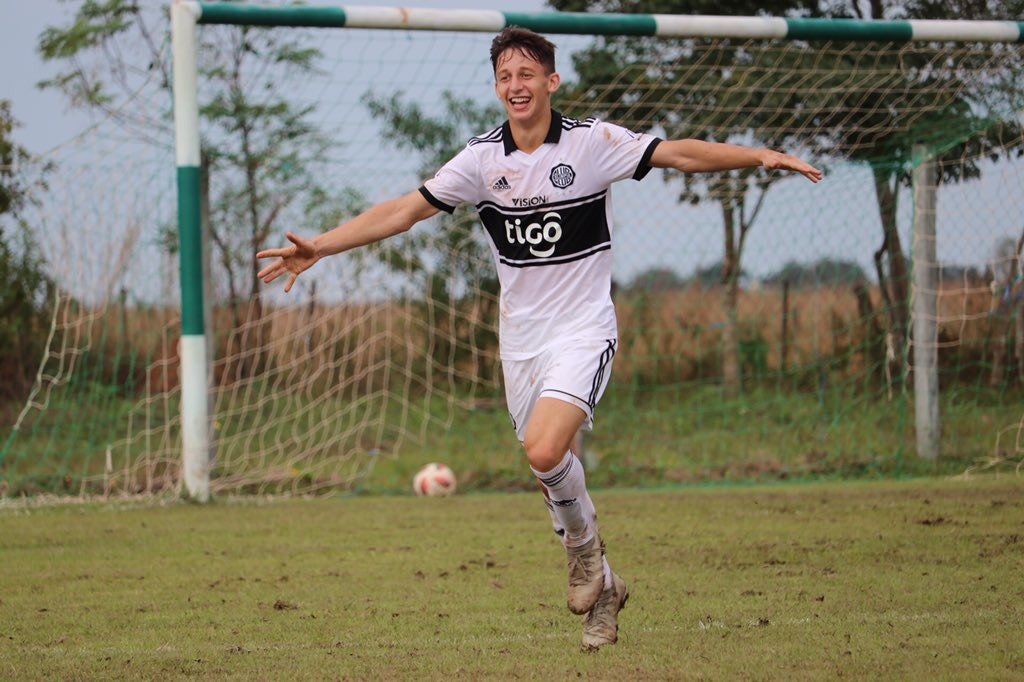 Time do Brasileirão se aproxima de acerto com meia do Olímpia, do Paraguai