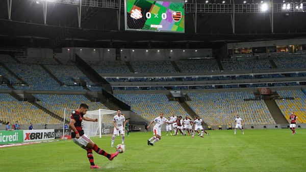 Mesmo durante pandemia, Flamengo vence Bangu na retomada do futebol carioca