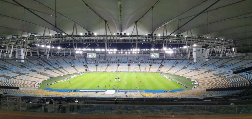 Ao lado de hospital de campanha, futebol carioca retorna em Maracanã vazio