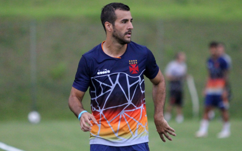 Time da Série B fica perto de contratar Raúl Cáceres e faz proposta por Lucas Romero