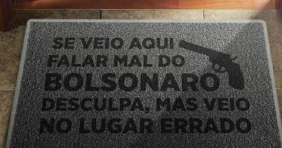 ‘Santo’ do Palmeiras posta foto de tapete com arma em apoio a Bolsonaro e ataca seguidores