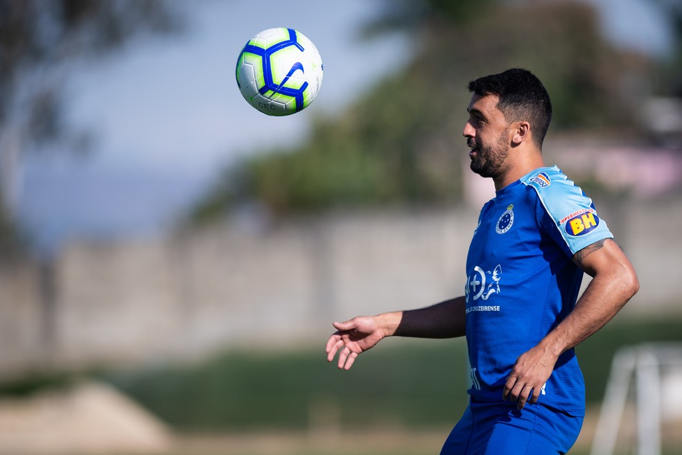 Ex-Grêmio nega ter se oferecido para jogar no Avaí antes de sair do Cruzeiro