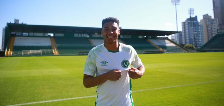 Chapecoense renova com volante até o fim de 2020: “Me acolheu”