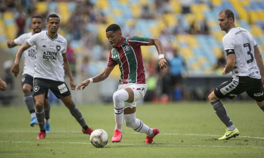 Botafogo e Fluminense recorrem ao STJD para não jogarem na segunda-feira