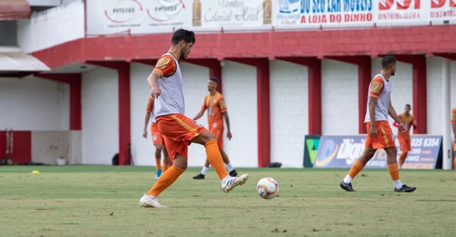 Time da Série C confirma contratação de zagueiro que já estava treinando com elenco