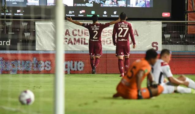 Costa Rica paralisa final e suspende futebol após aumento de casos de Covid-19