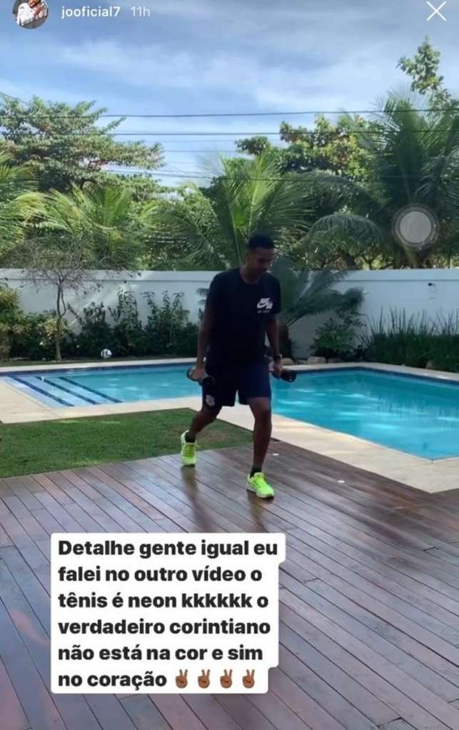 Reforço do Corinthians treina com tênis colorido e tem de se explicar: 'Não é verde!" 2 0002050472807 img