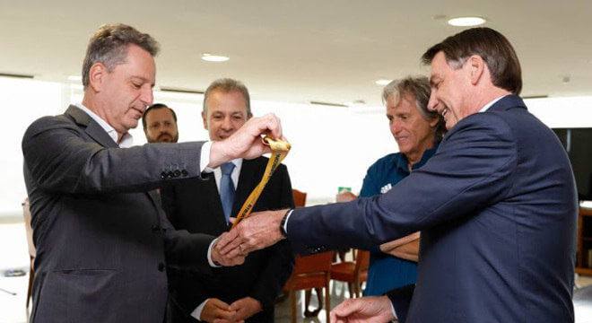 Dirigente do Botafogo sobre presidente do Fla e Bolsonaro: “Mascarados”