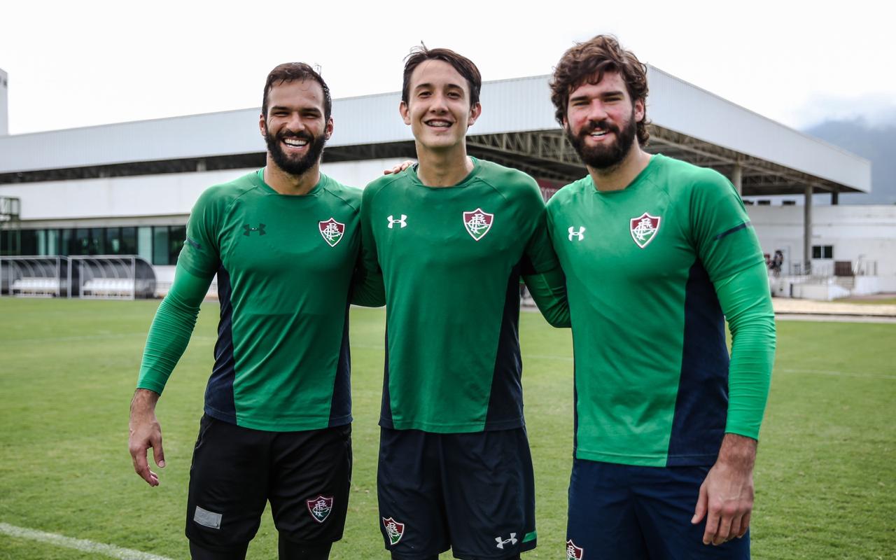 Goleiro sofre lesão em retorno aos treinos presenciais e desfalcará Fluminense