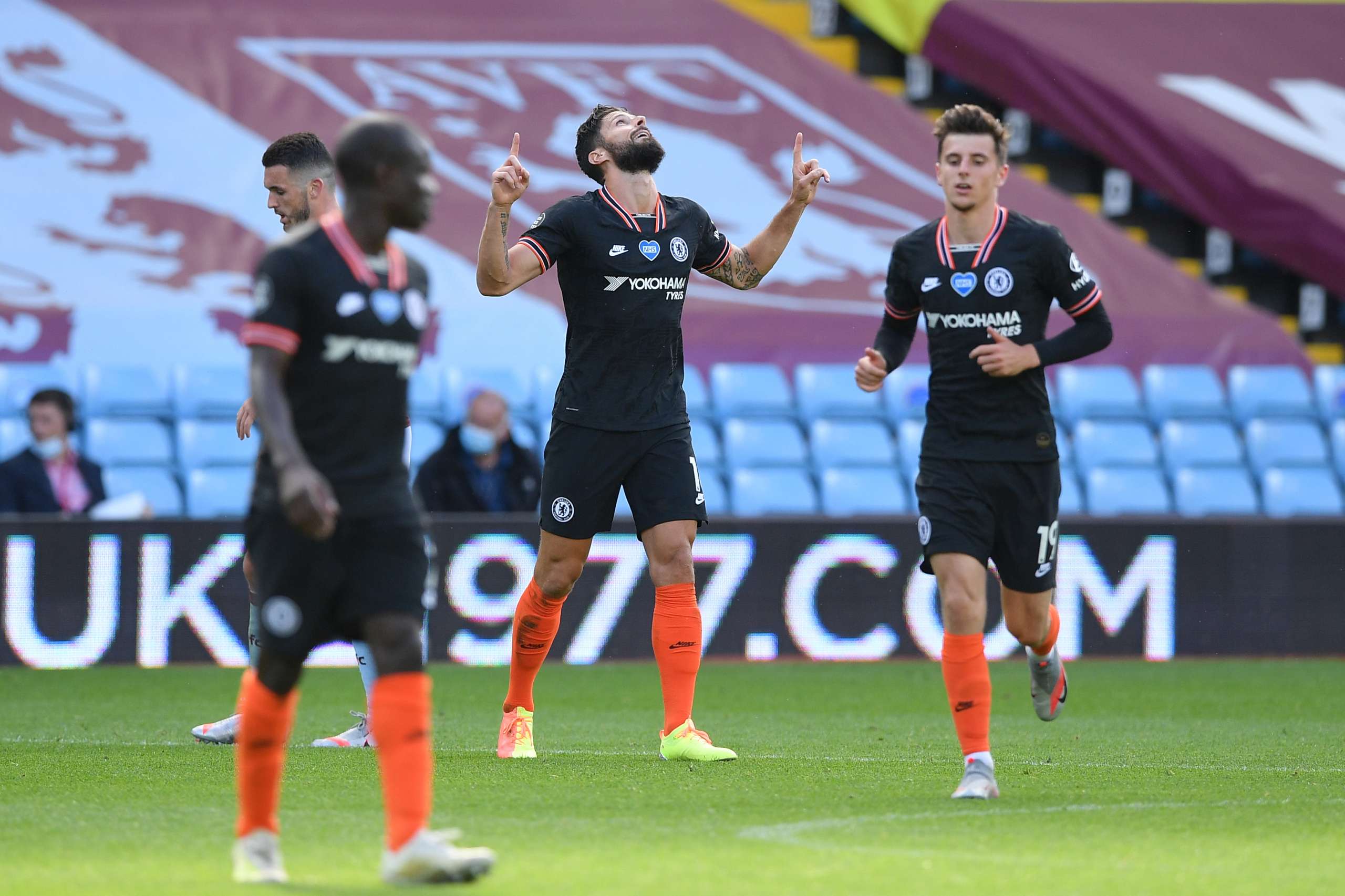 INGLÊS: Chelsea vence Aston Villa de virada e abre distância para o Manchester United