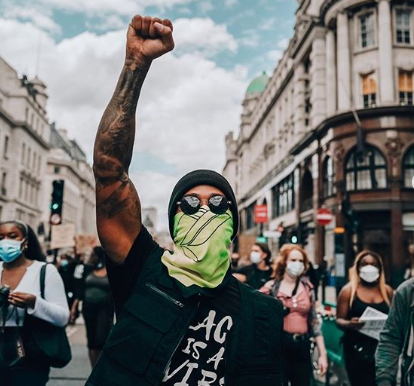 F1: Hamilton se disfarça e vai às ruas de Londres participar de protesto contra o racismo