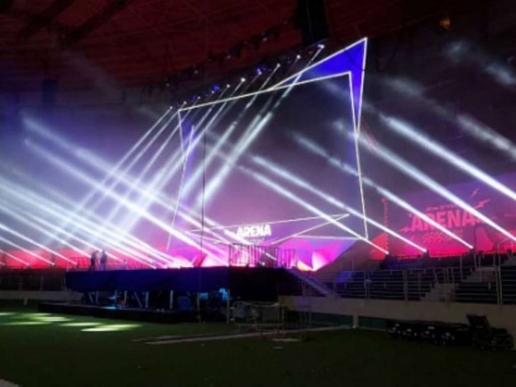  À espera de cinema drive-in, estádio do Palmeiras testa iluminação para estreia