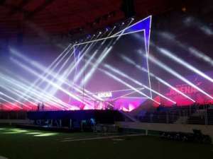 À espera de cinema drive-in, estádio do Palmeiras testa iluminação para estreia