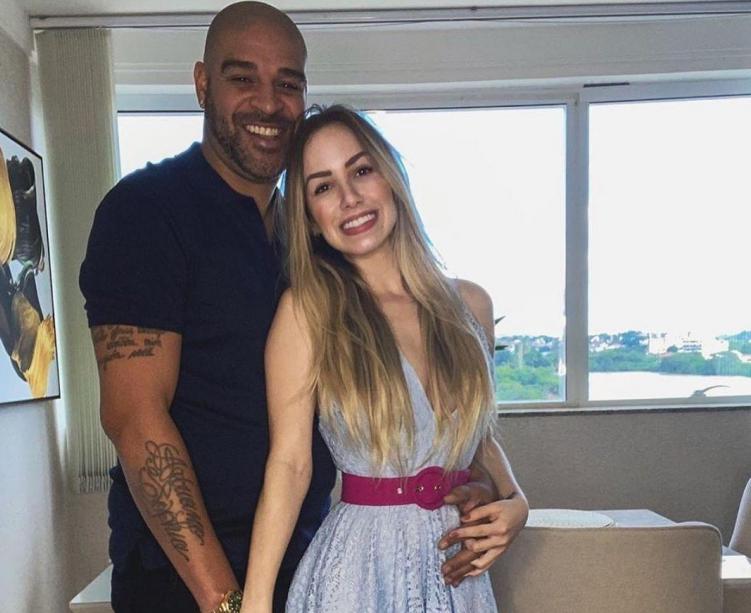 Dias após anunciar noivado, Imperador revela estar solteiro: “Era falsa”