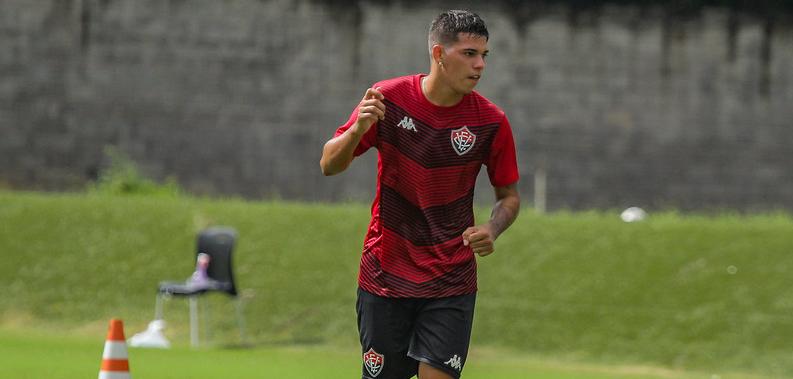 Destaque da Copinha, meia renova contrato com clube da Série B