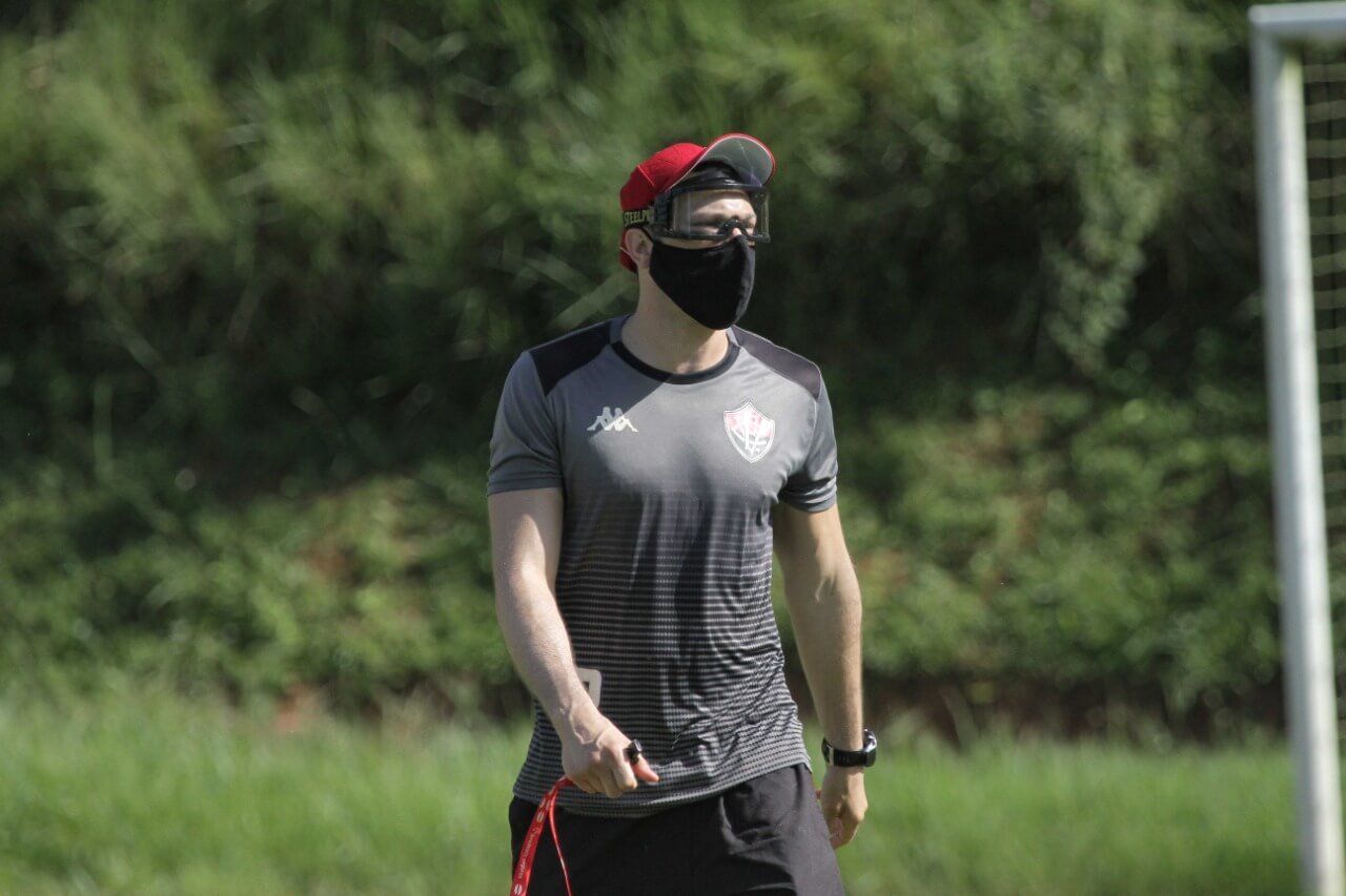 Baiano: Substituto de Geninho sobre acerto com Vitória: “Responsabilidade grande”