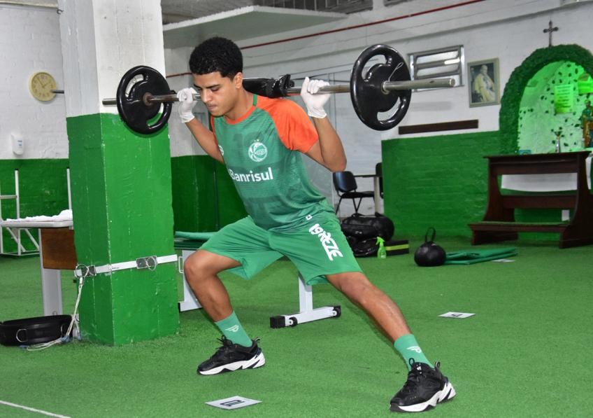 Time da Série B registra caso de covid-19 em dia de retorno aos treinos