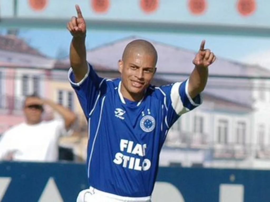 Alex brilhou com a camisa do Cruzeiro em 2003
