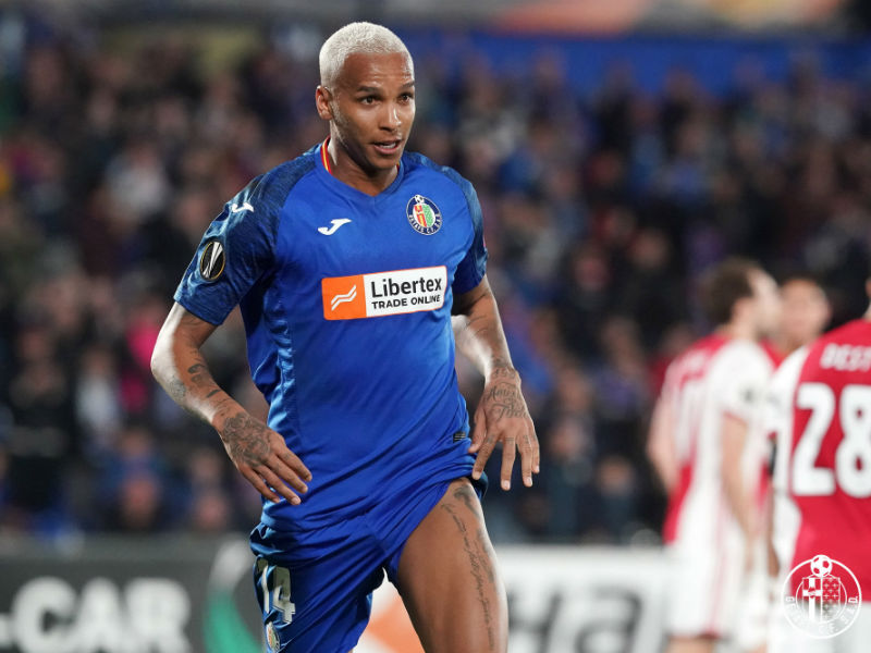 Ainda sem futuro definido no Palmeiras, atacante se despede de time espanhol