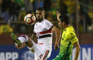 No Goiás, zagueiro inclui cobrança por danos morais em processo contra o São Paulo