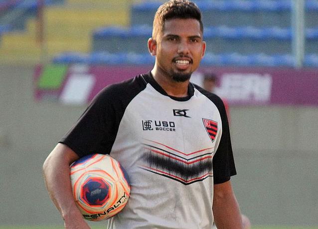 Ex-Corinthians acerta com o Oeste por duas temporadas