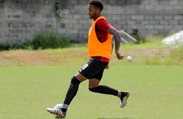 Zagueiro de clube da Série B sofre lesão grave e terá que passar por cirurgia