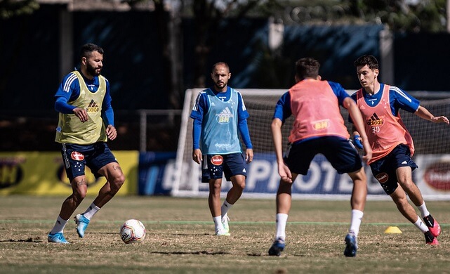 Ex-Ponte volta a treinar no Cruzeiro após ser afastado por exames inconclusivos