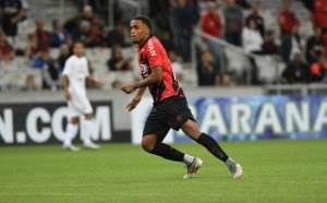 De olho na Série B, Guarani anuncia contratação de atacante do Athletico-PR