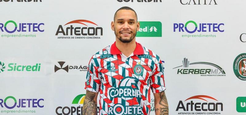 Lutando contra a degola, equipe catarinense anuncia atacante ex-Paraná