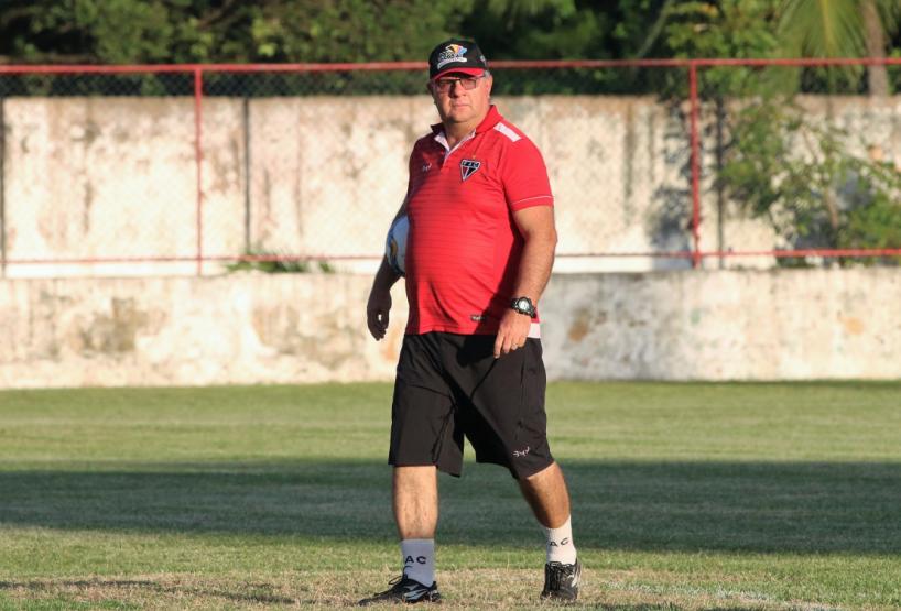 Após perder técnico para Atlético-GO, time da Série C fica perto de ex-Ceará