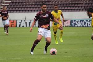 Ponte Preta deve perder briga com rival da Série B por meia da Ferroviária