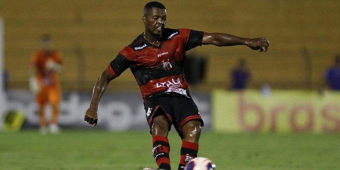 Clube do Paulistão renova com lateral-direito ex-Bragantino e Noroeste