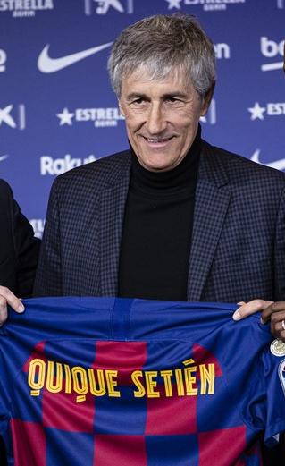 Técnico do Barcelona diz que conta com Arthur: ‘Ninguém me disse que vai embora’