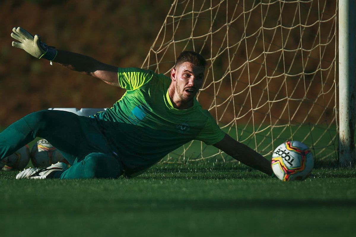 Justiça Desportiva Antidopagem adverte goleiro da Chapecoense e o libera para jogos
