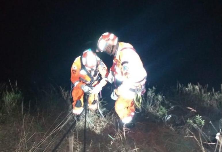 Após ser resgatado de rapel em acidente, meia do Cruzeiro passará dia no hospital