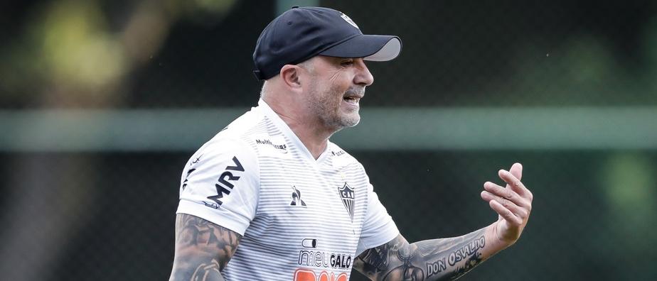 Procurando técnico, Benfica pode tentar tirar argentino do Brasileirão