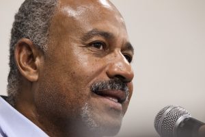 Com jeitão político, Tiãozinho faz discursos durante as entrevistas