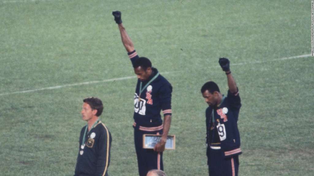 John Carlos, à direita