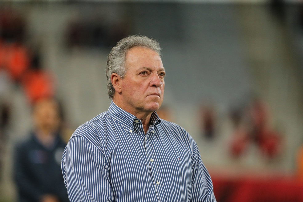 Abel Braga responde vice do Flamengo e diz que vai levar caso à Justiça