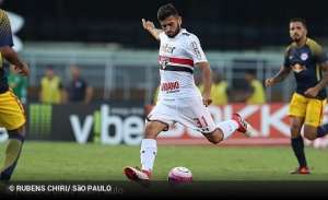 Mesmo na reserva, volante do São Paulo é sondado por gigante europeu